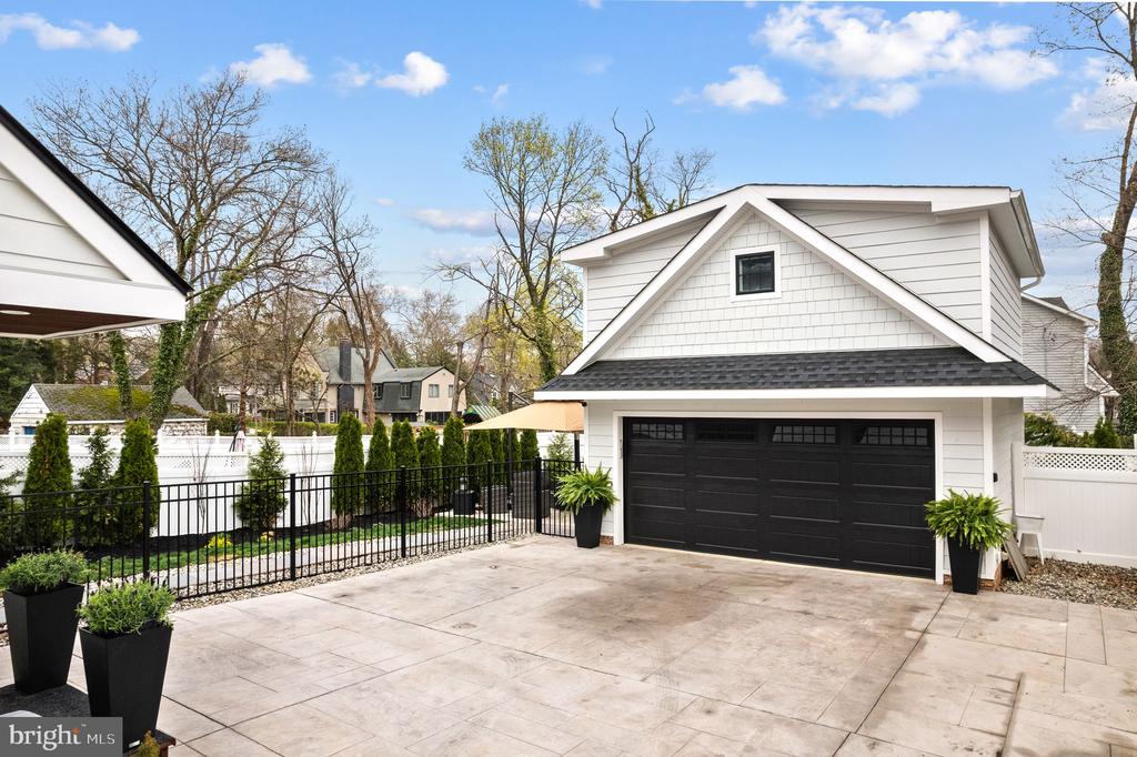305 GROVE STREET