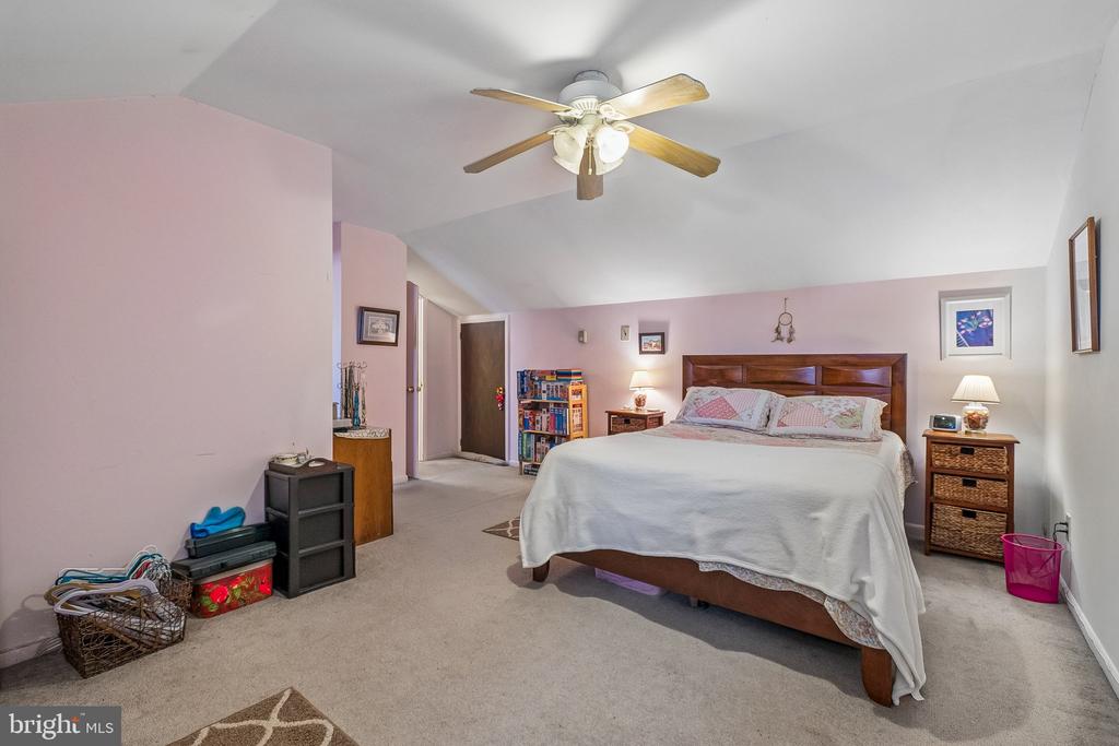 61 WYNNEWOOD DRIVE