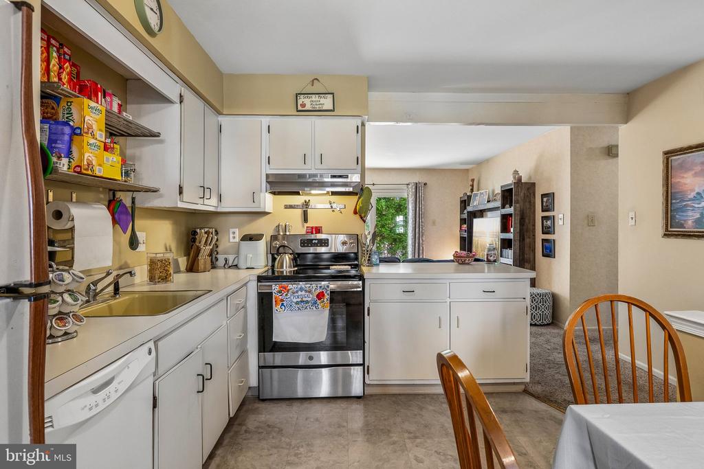 61 WYNNEWOOD DRIVE