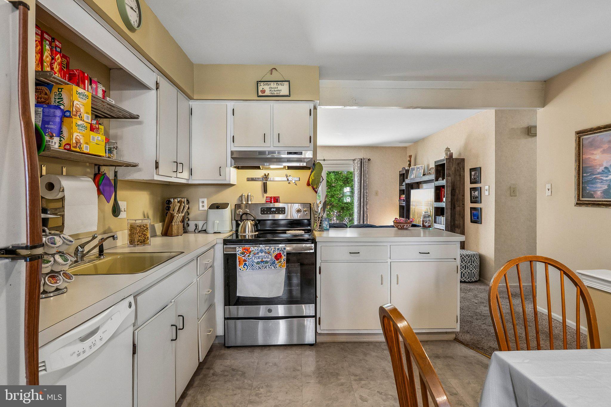 61 WYNNEWOOD DRIVE