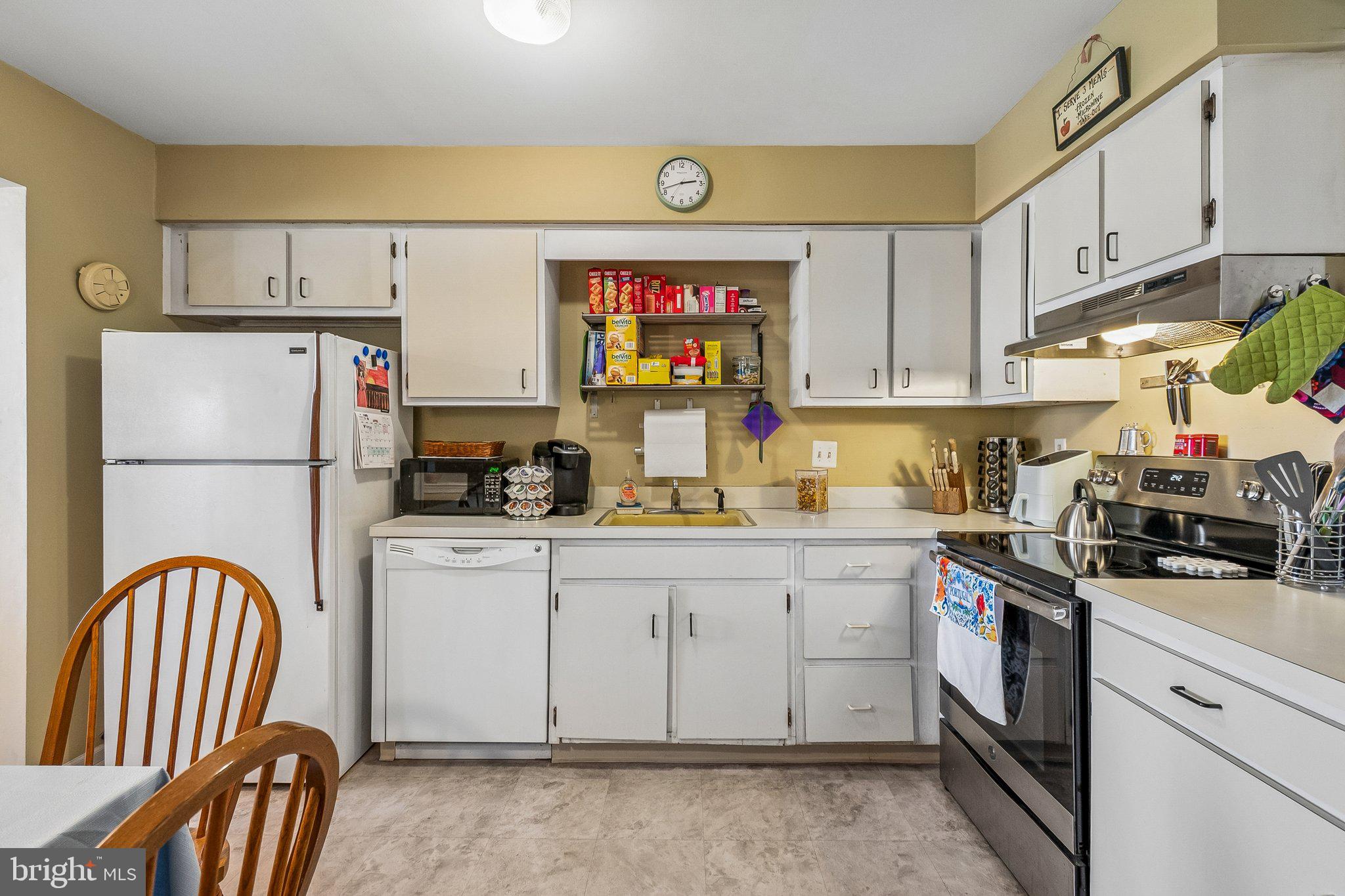 61 WYNNEWOOD DRIVE