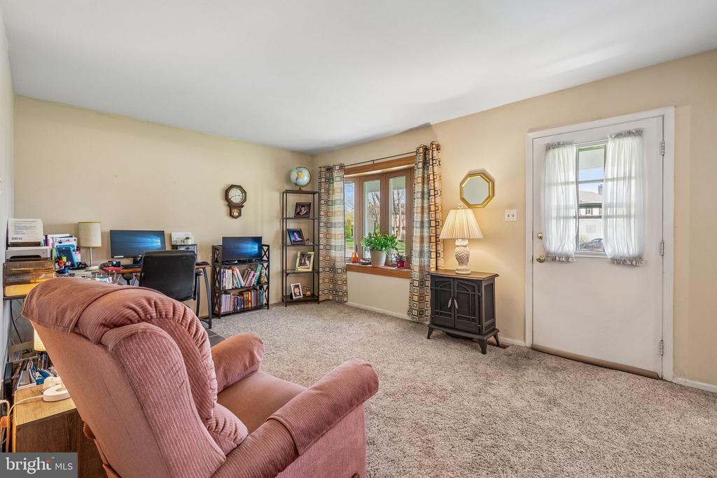 61 WYNNEWOOD DRIVE