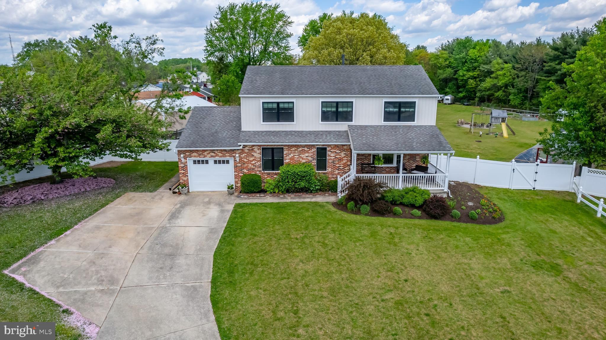 118 CARNATION COURT