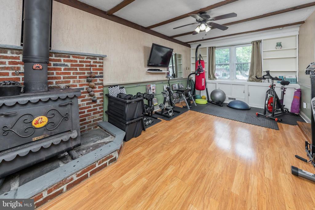 220 IVY DRIVE