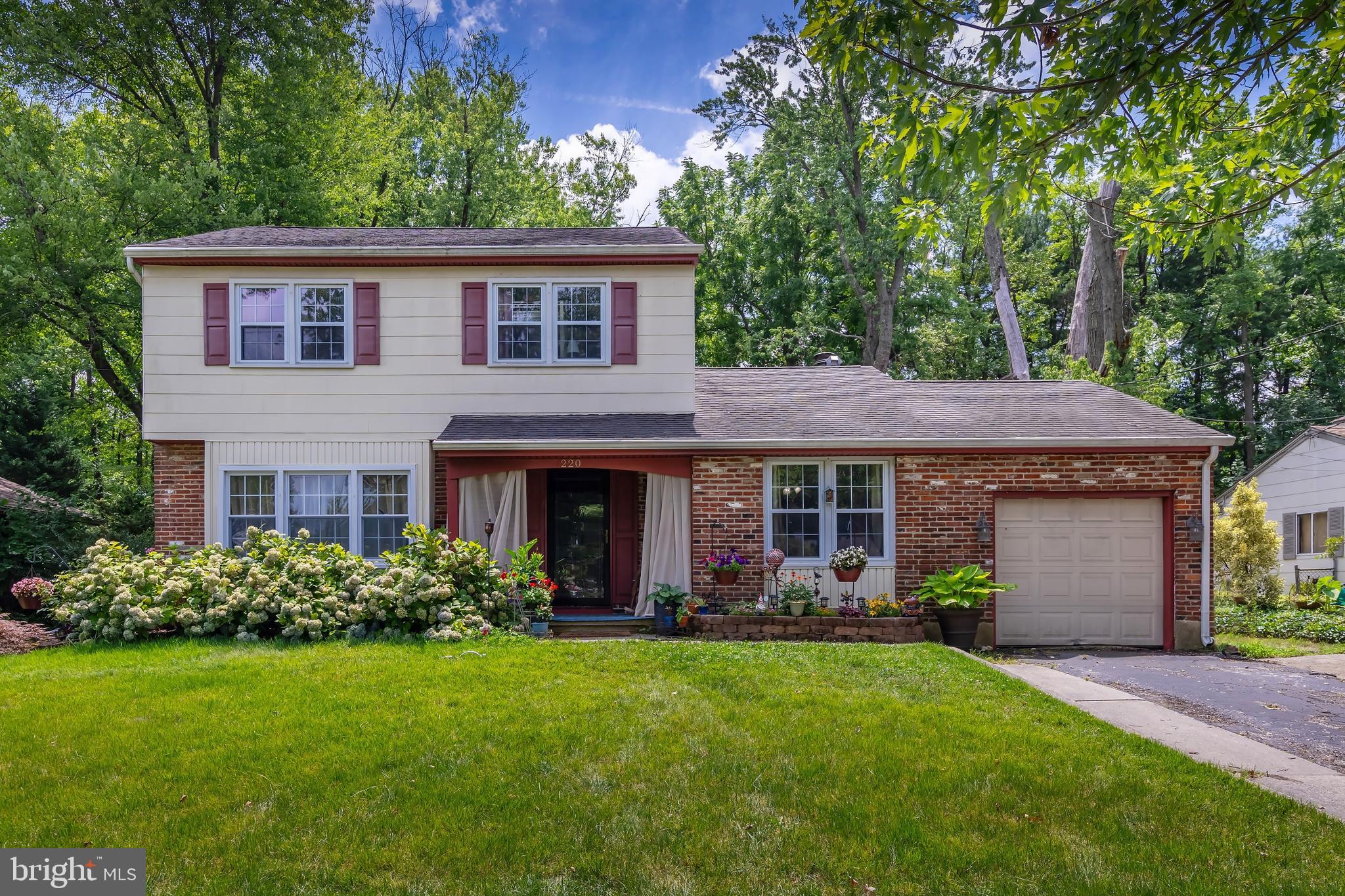 220 IVY DRIVE