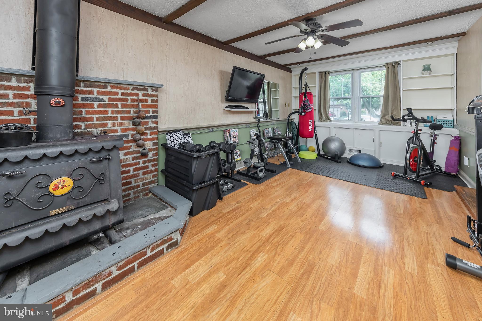 220 IVY DRIVE