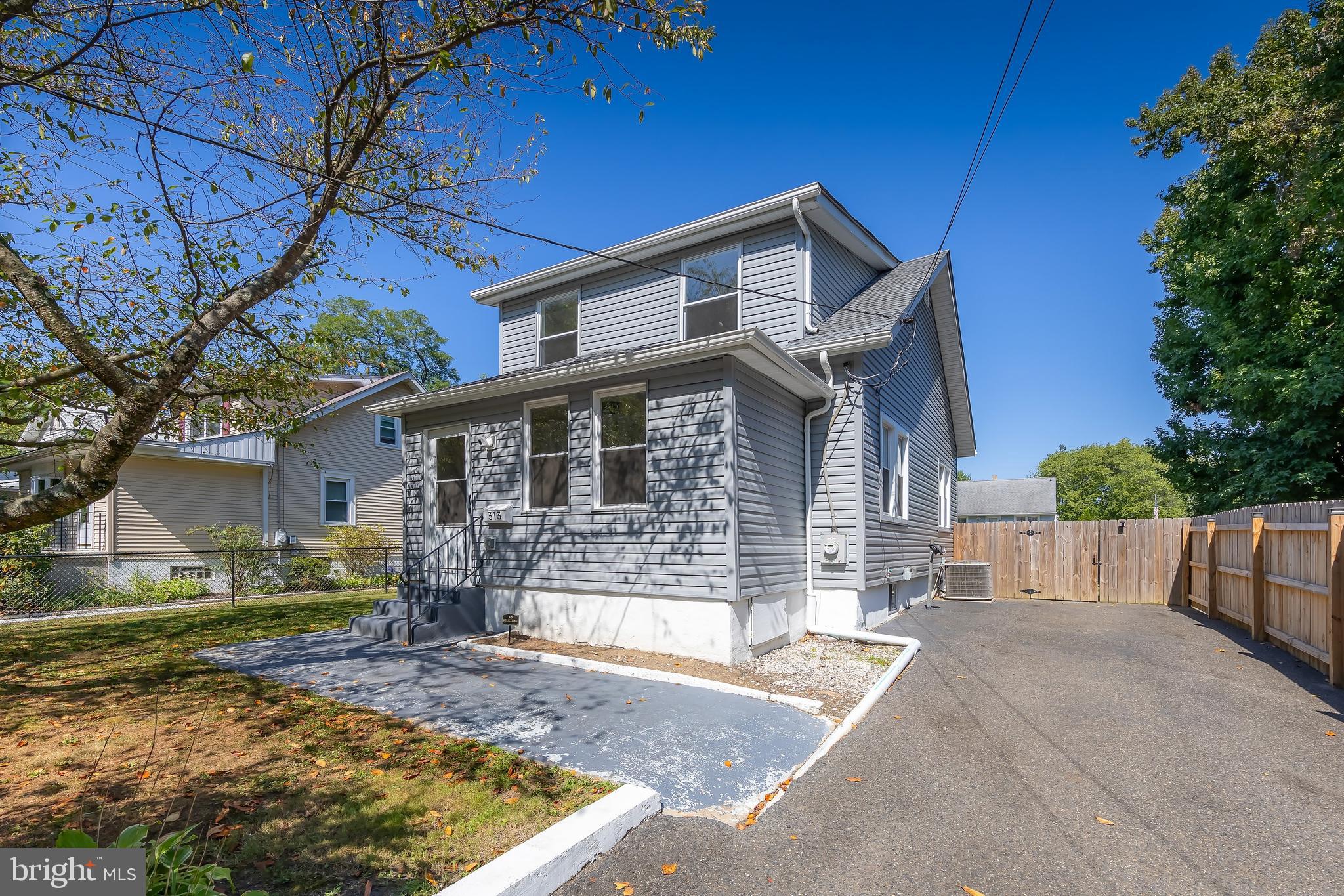 313 WOODBURY LAKE DRIVE