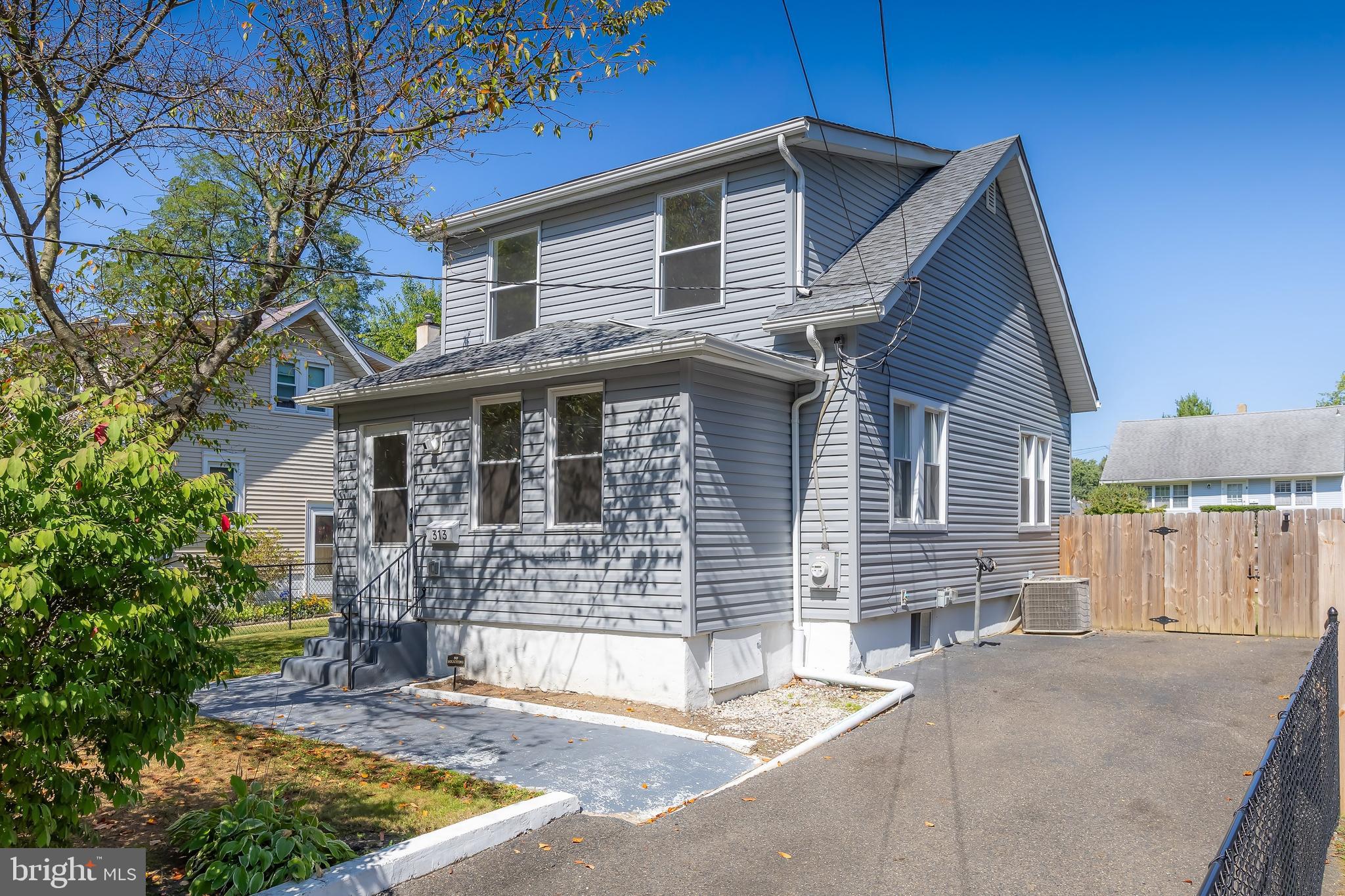 313 WOODBURY LAKE DRIVE