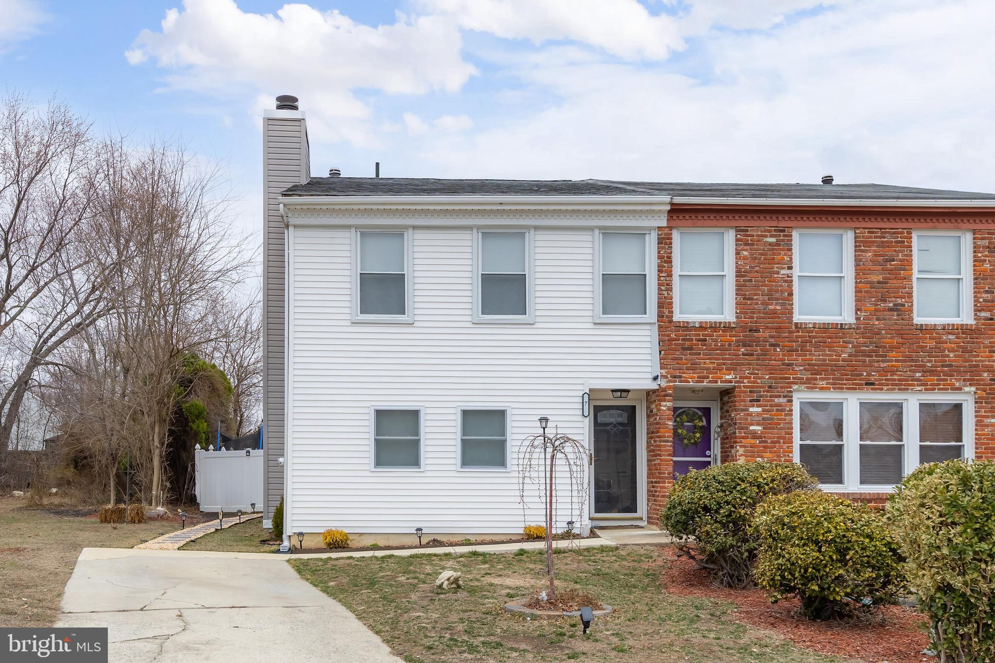 7 CORONA COURT