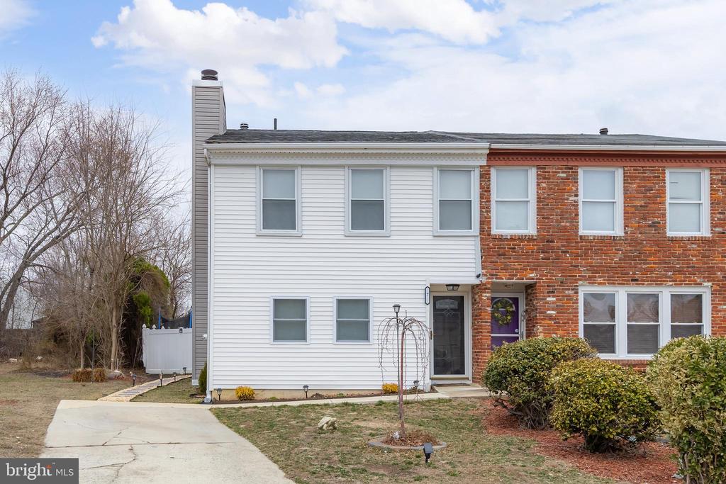 7 CORONA COURT