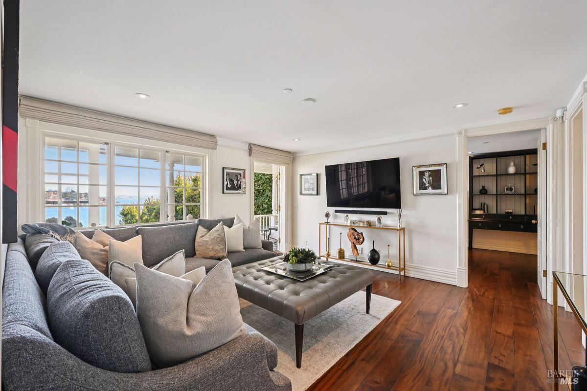 276 Beach Road