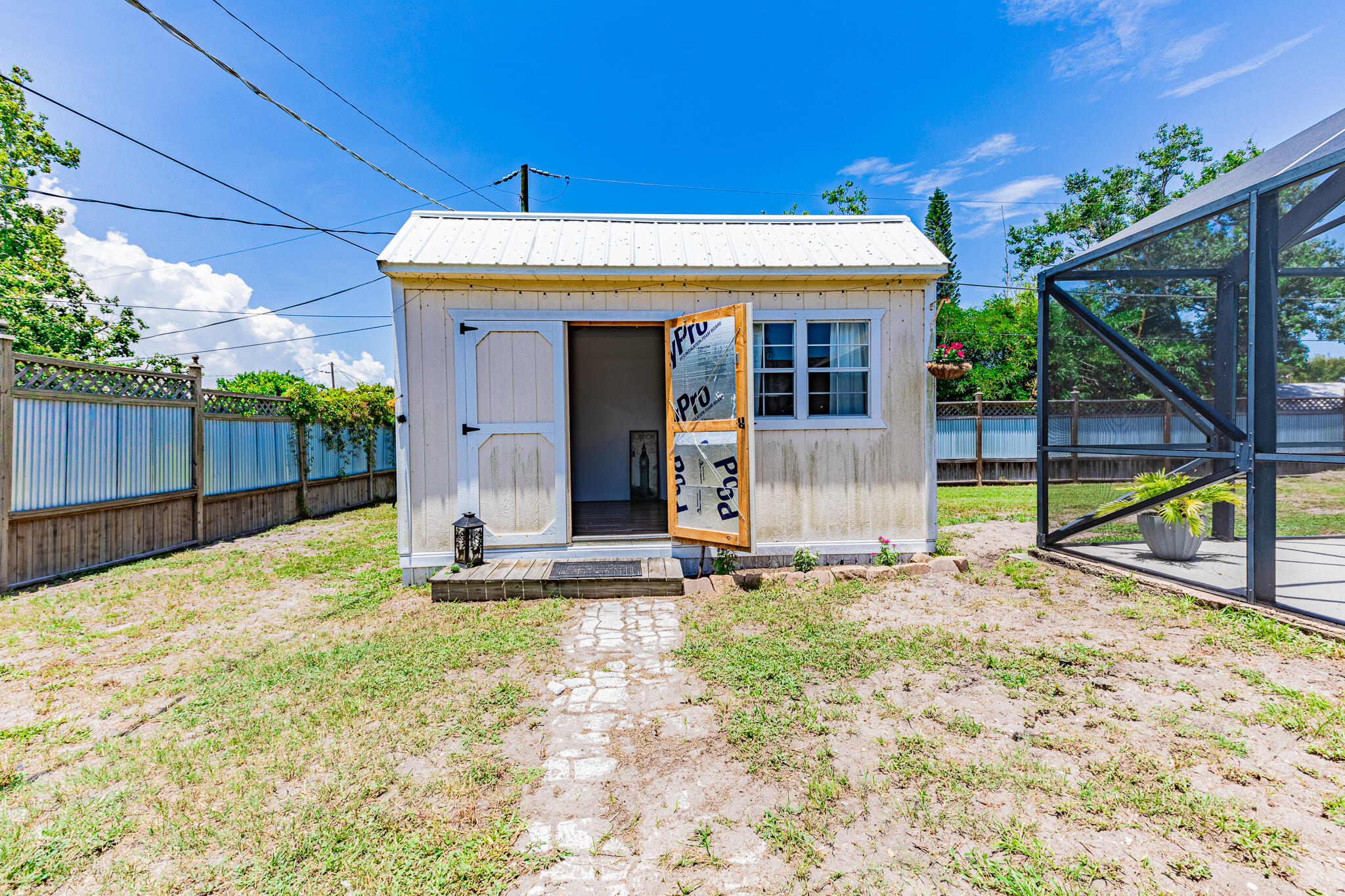 2041 Dogwood Street
