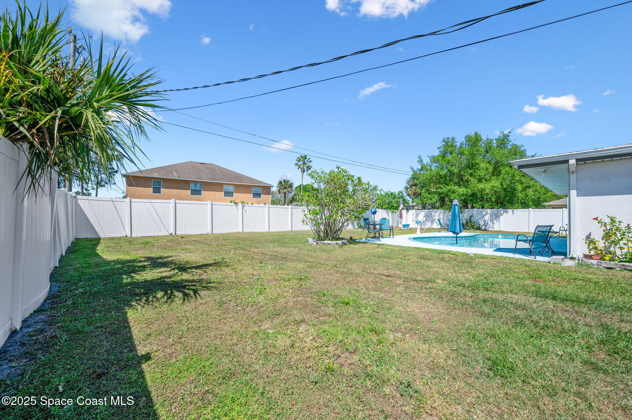687 Di Lido Street NE
