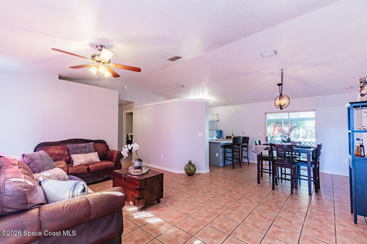 1117 Sapphire Street SE