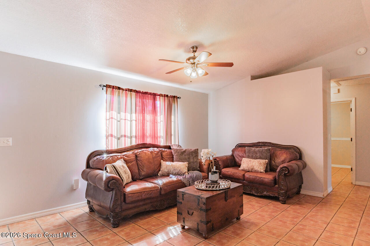 1117 Sapphire Street SE