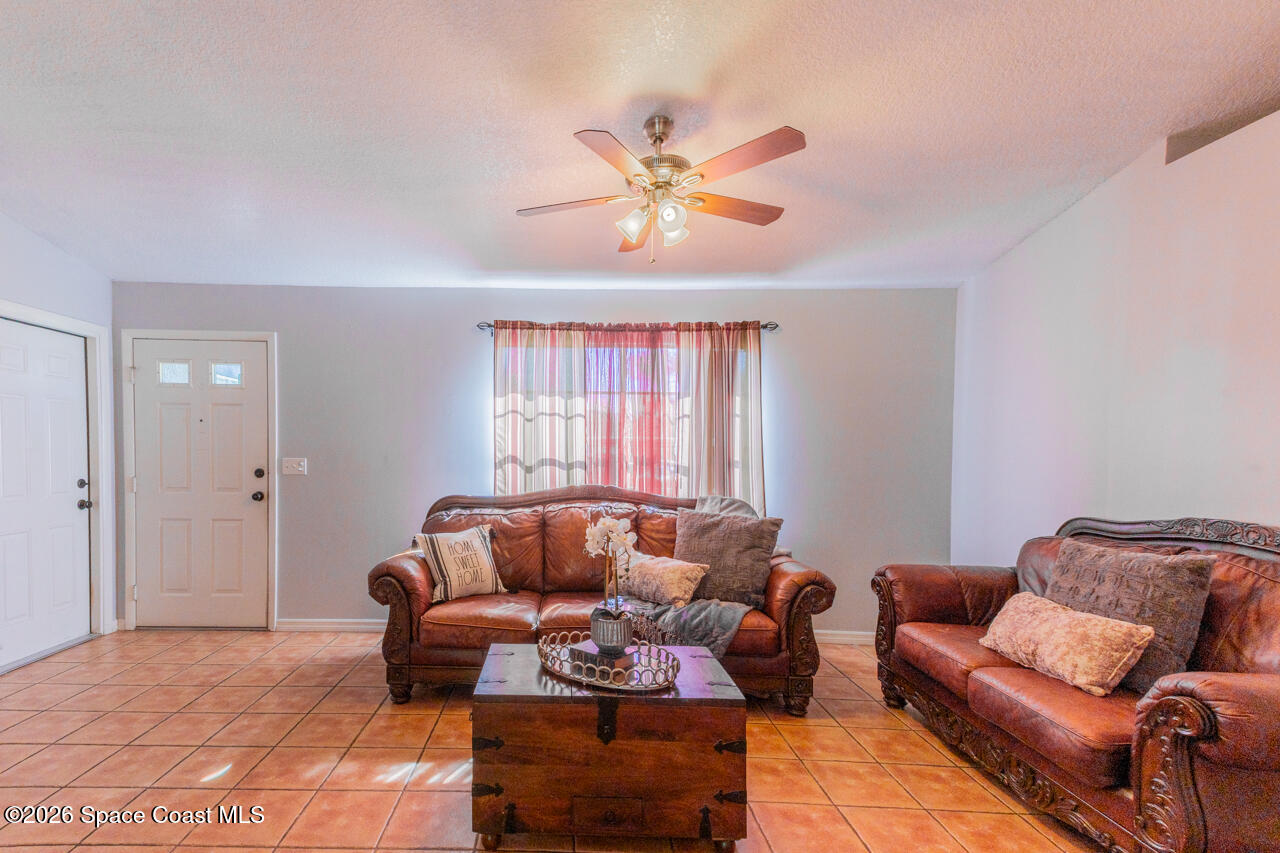 1117 Sapphire Street SE