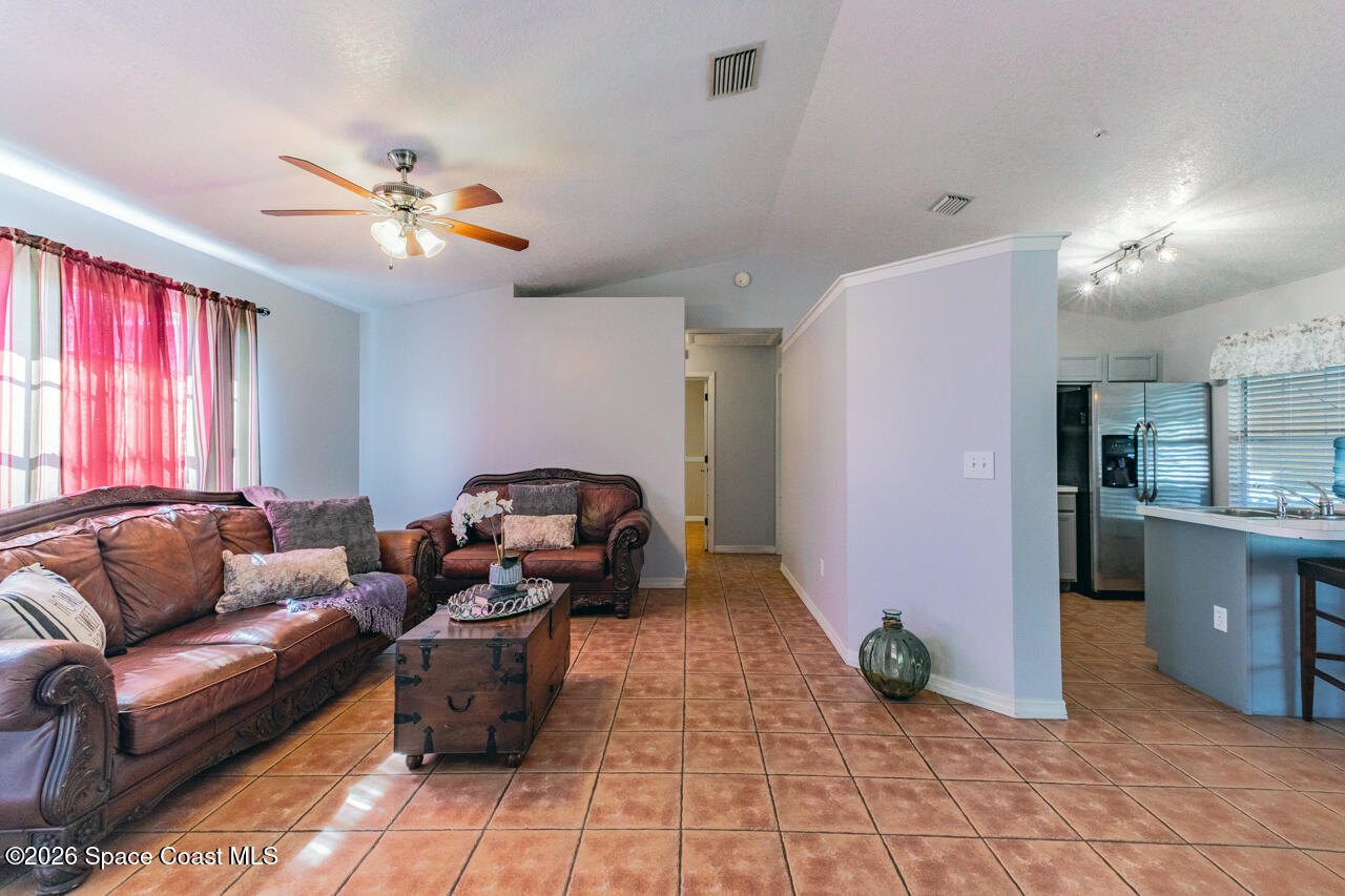 1117 Sapphire Street SE