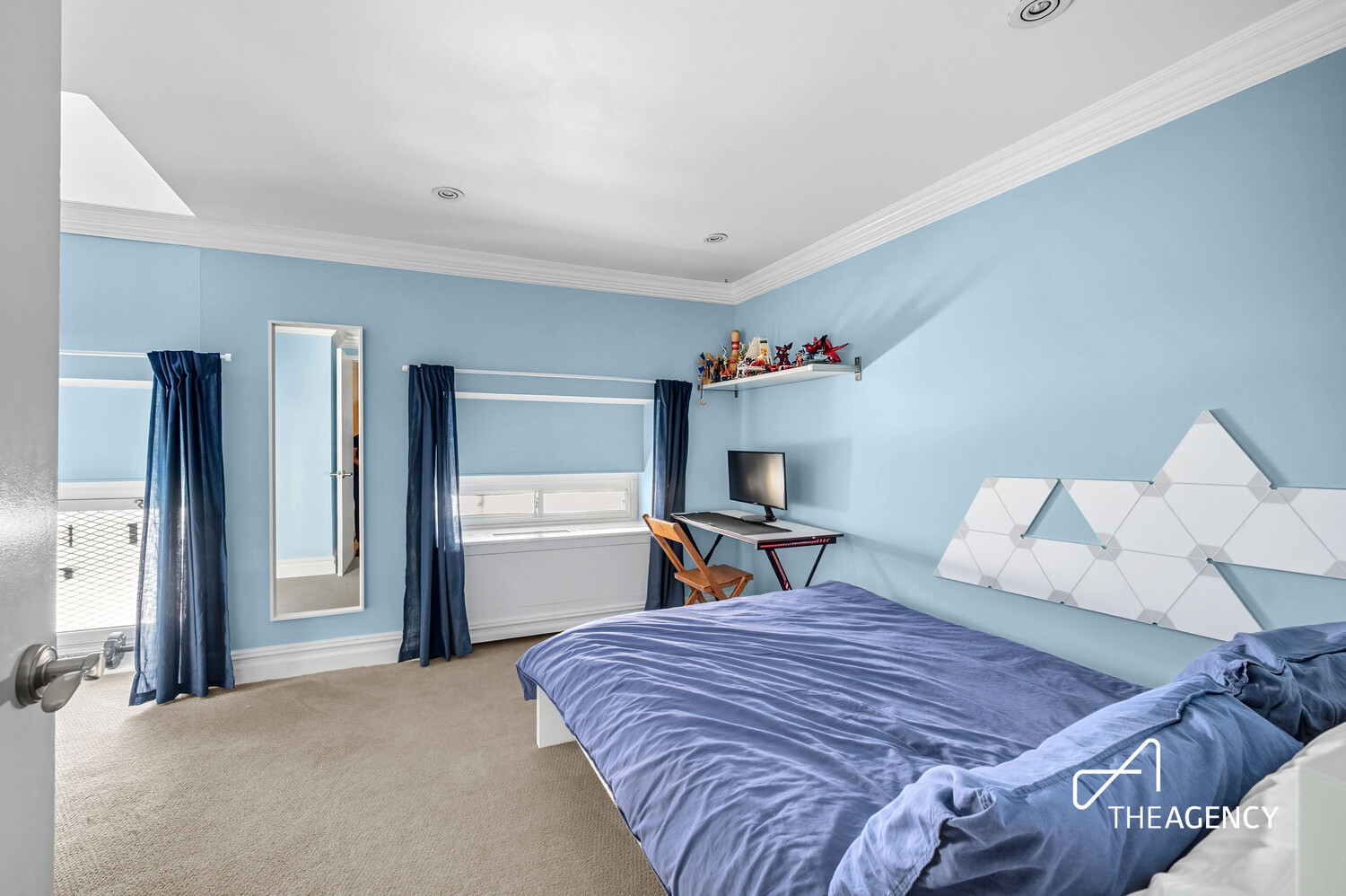 3 HANOVER Square 22B