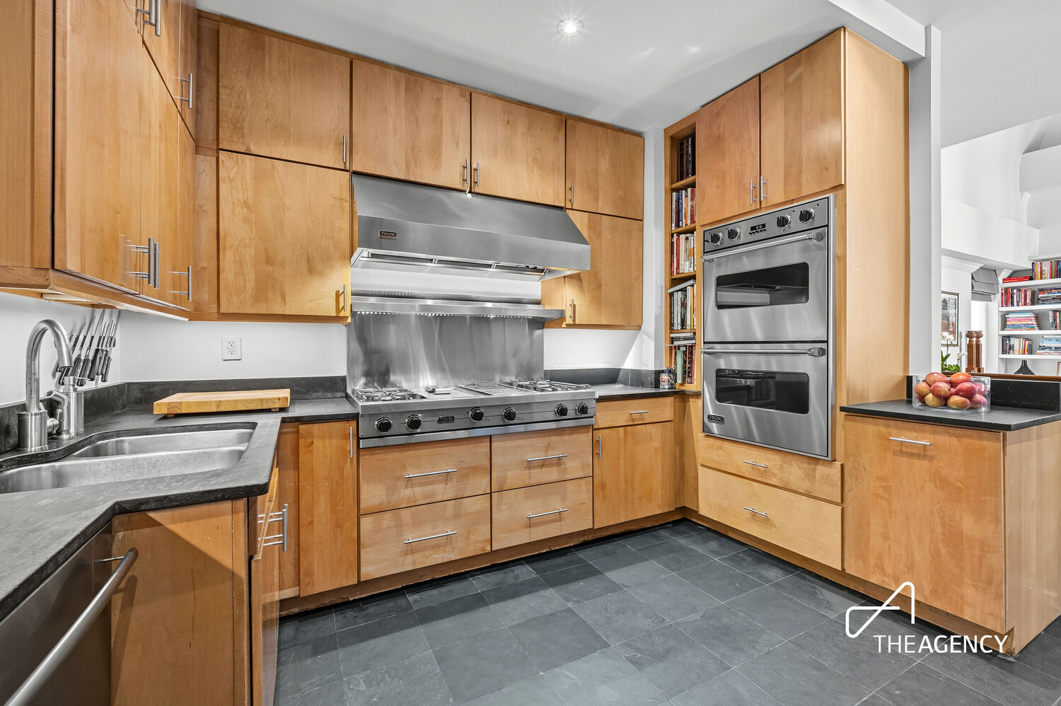 3 HANOVER Square 22B