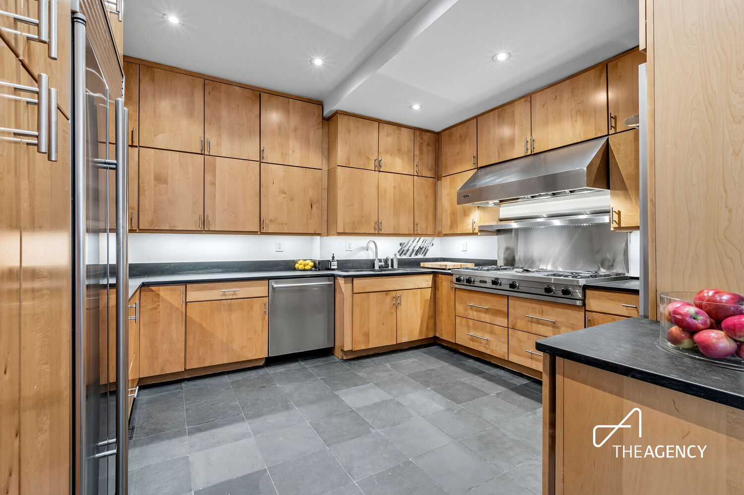 3 HANOVER Square 22B