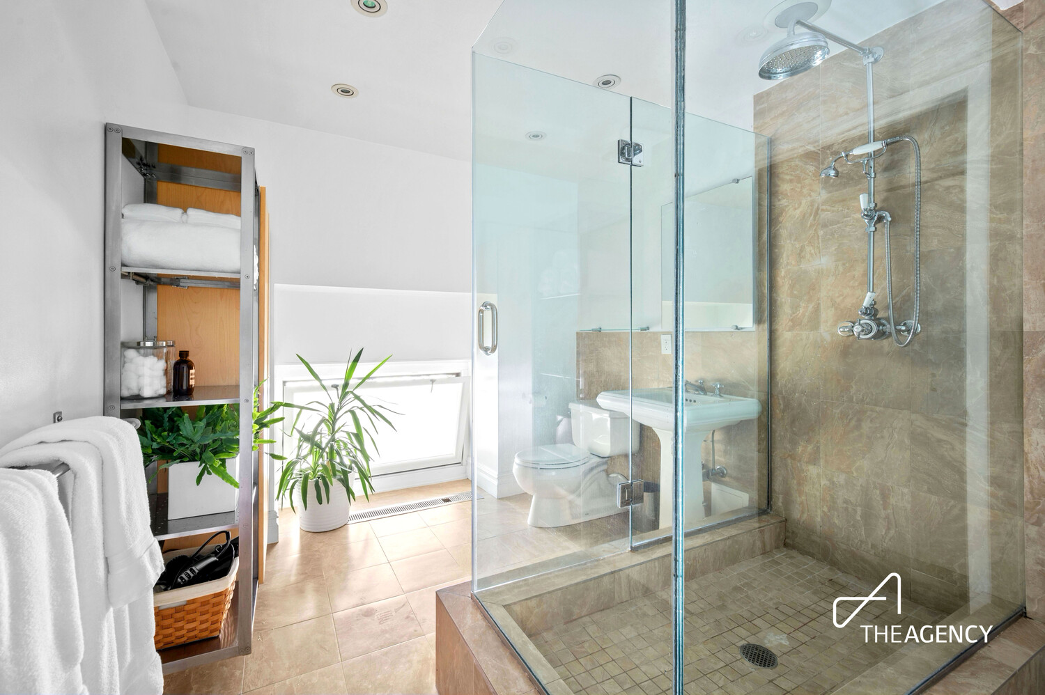 3 HANOVER Square 22B