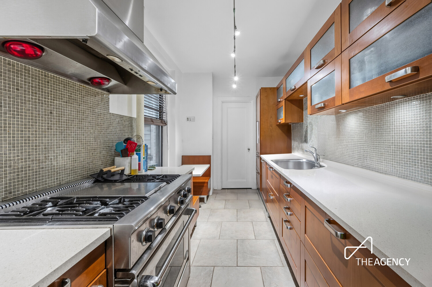 146 E 49TH Street 6CD
