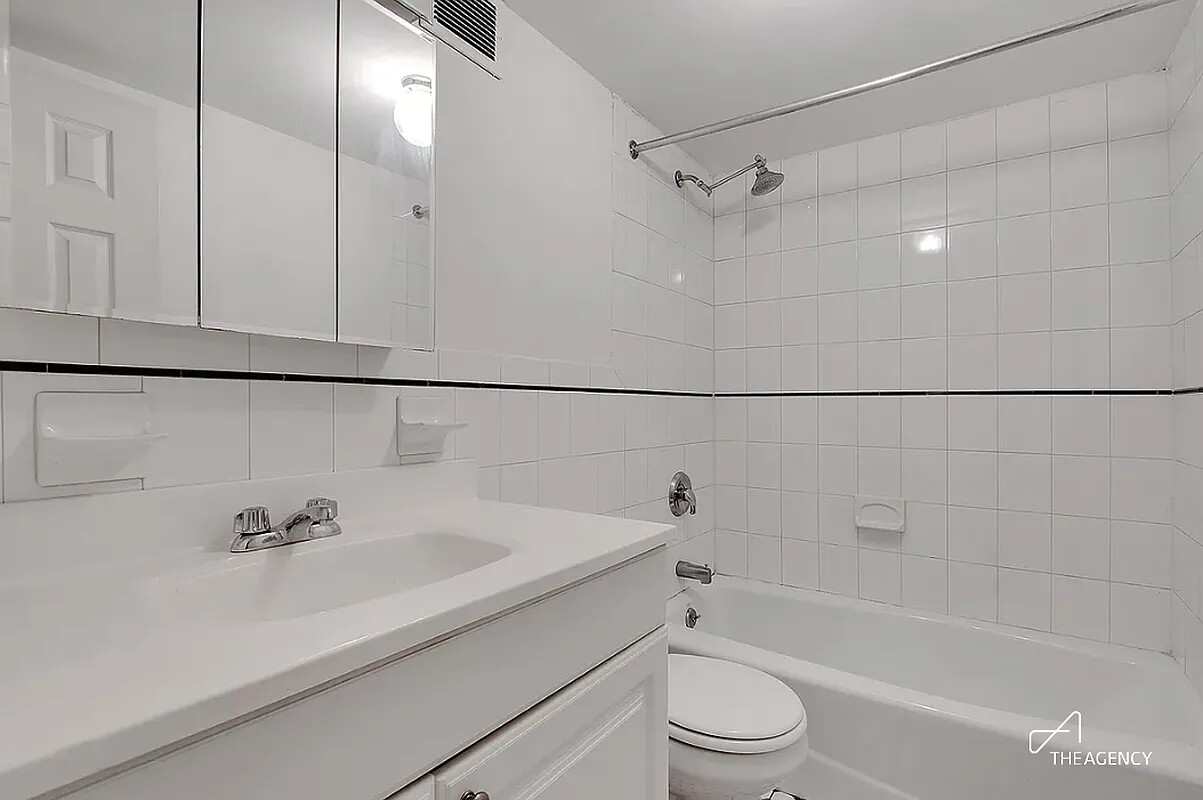 242 W 21ST Street 4A
