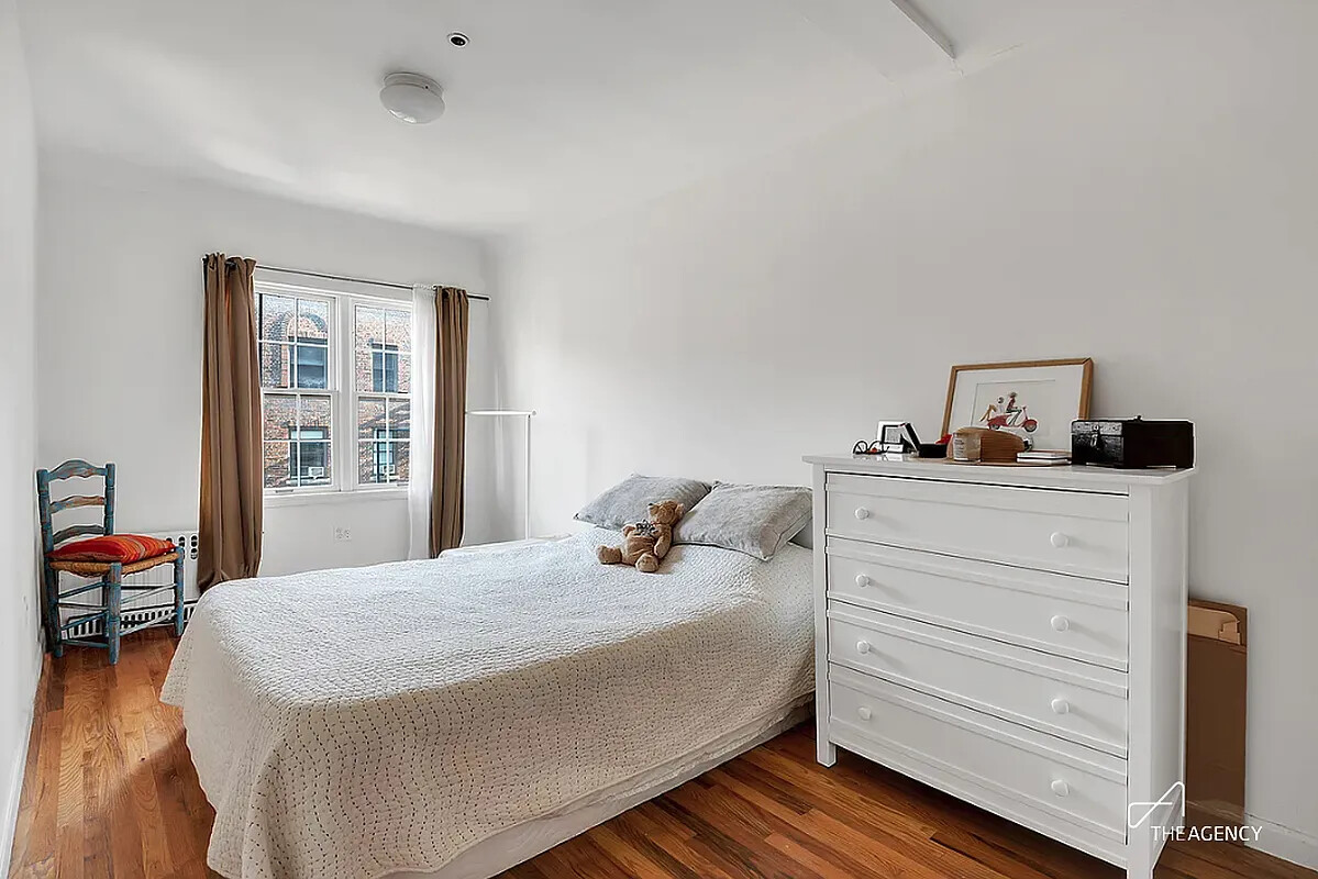 242 W 21ST Street 4A