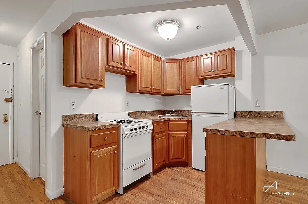 242 W 21ST Street 4A