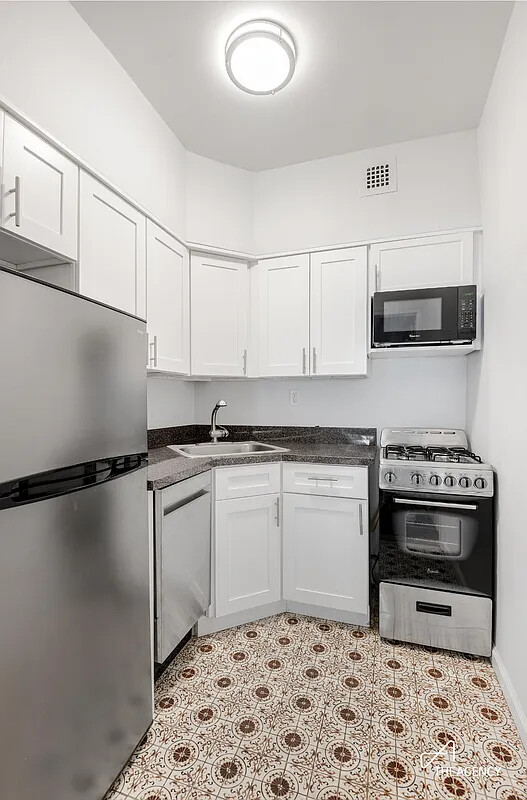 14 W 88TH Street A