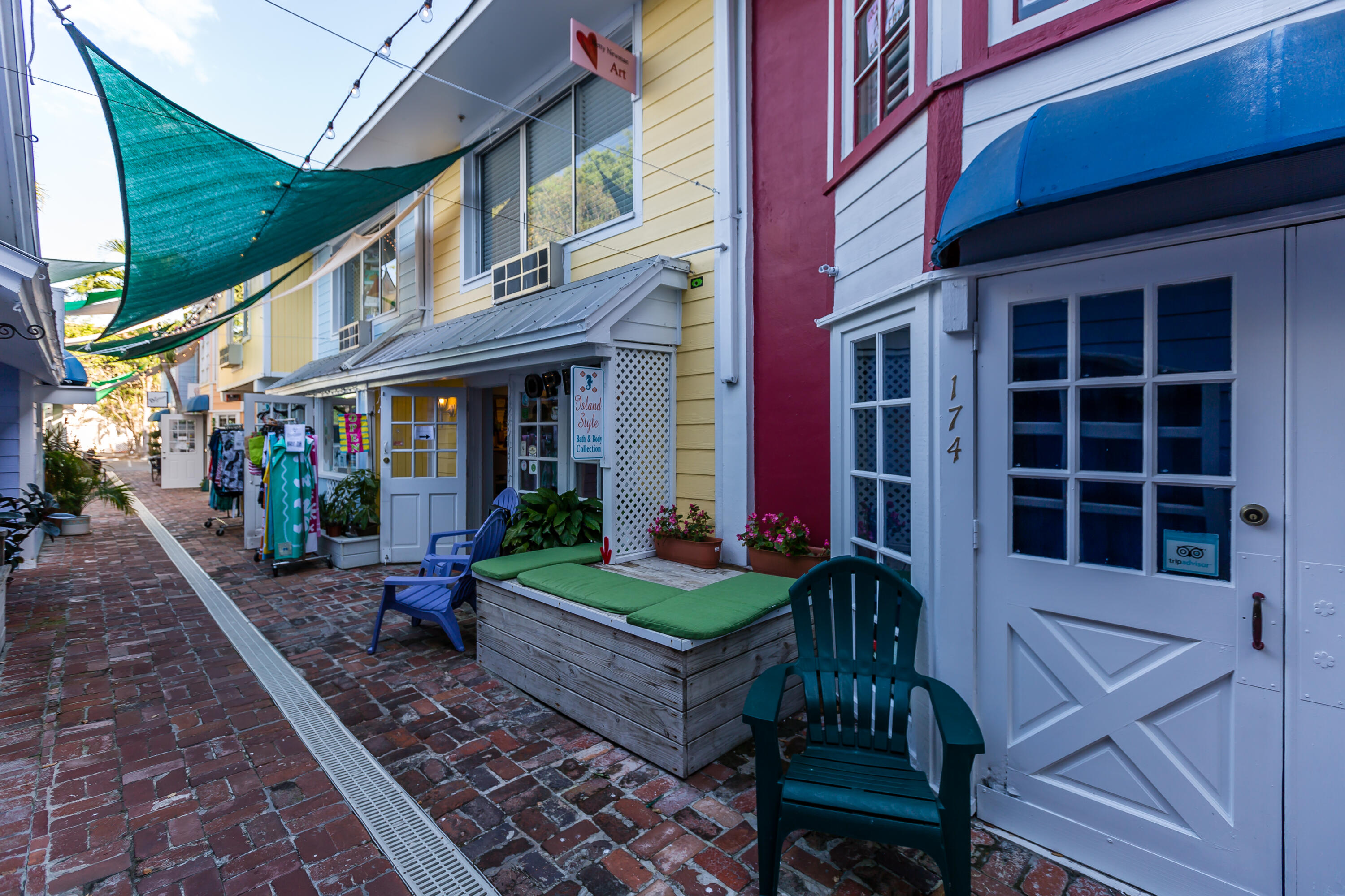 1709 WAVECREST COURT