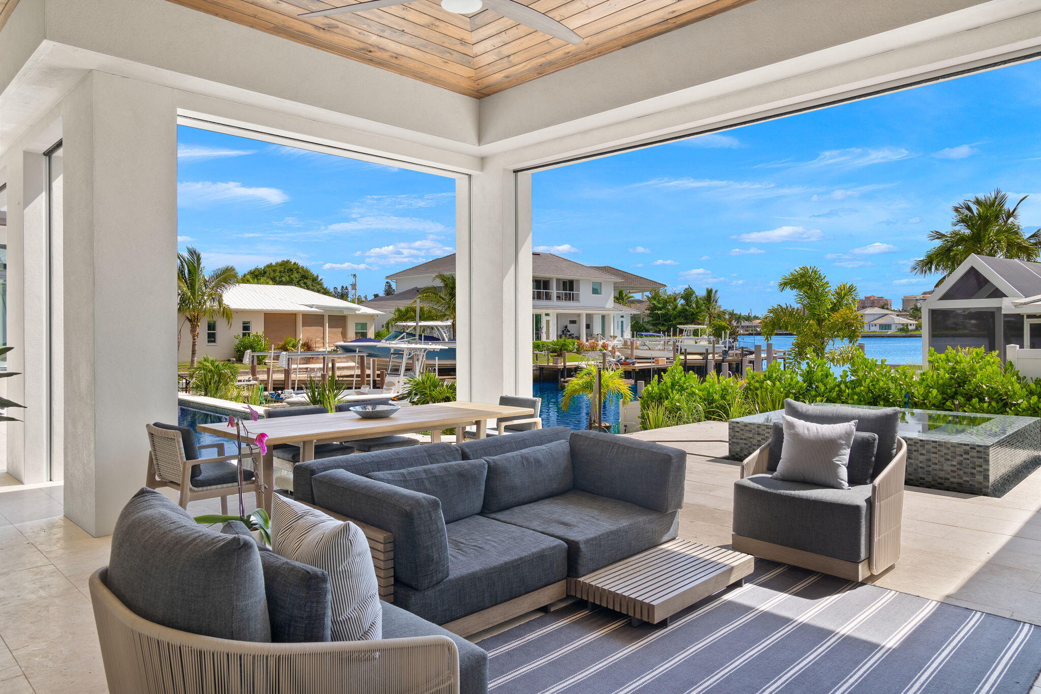 1113 LAMPLIGHTER COURT