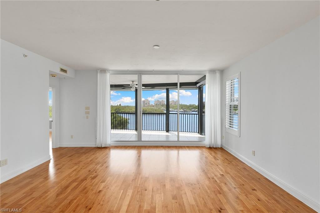 420 Cove Tower DR # 304