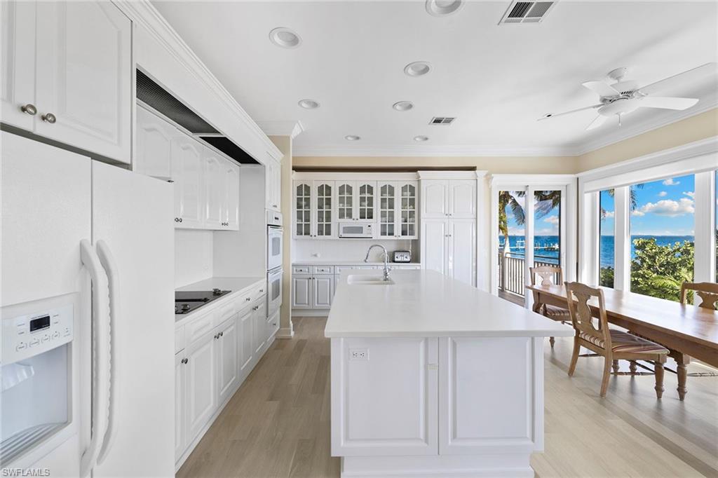 1069 Bird LN