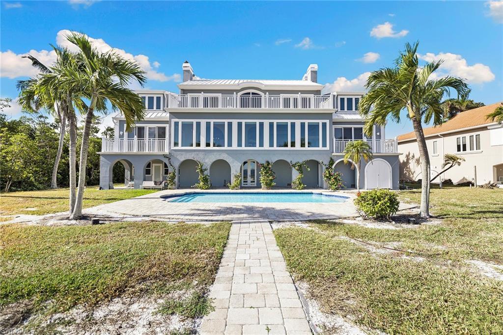 1069 Bird LN