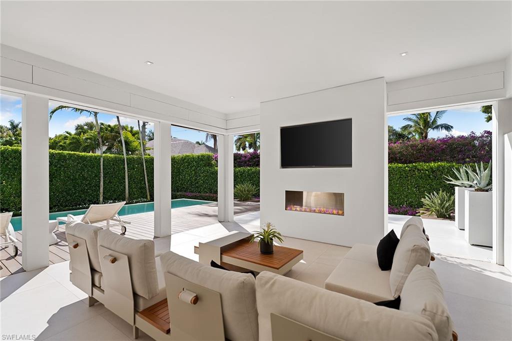 652 Bougainvillea RD