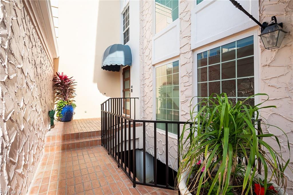 4000 Gulf Shore BLVD N # 1500, NAPLES Unit: 1500