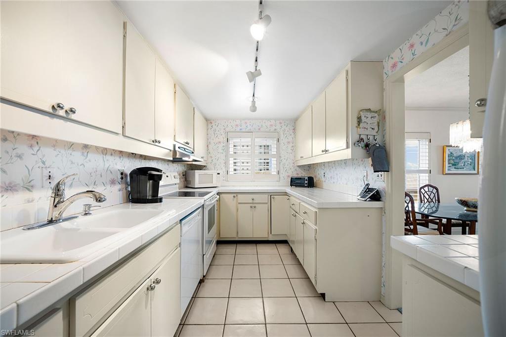 2885 Gulf Shore BLVD N # 304