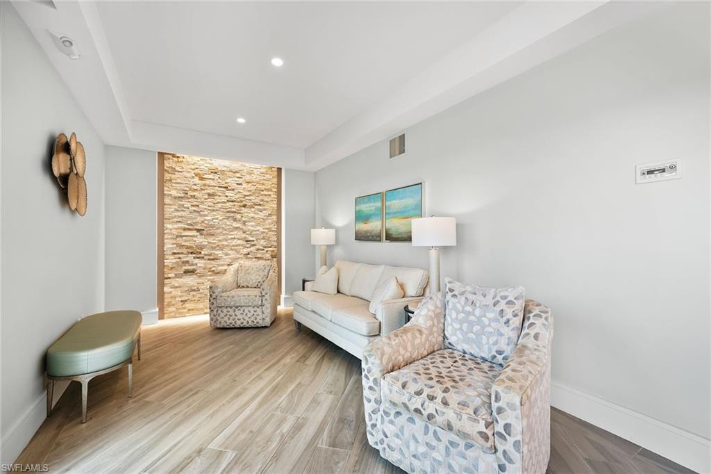 2885 Gulf Shore BLVD N # 304