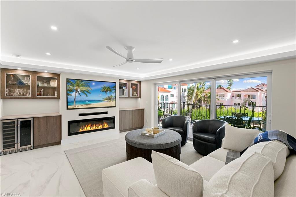 3951 Gulf Shore BLVD N # 205