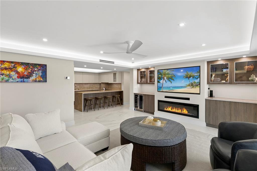 3951 Gulf Shore BLVD N # 205