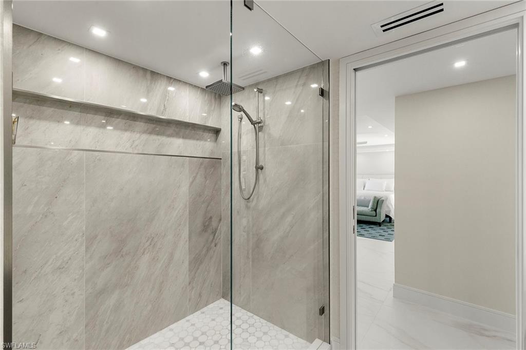 3951 Gulf Shore BLVD N # 205