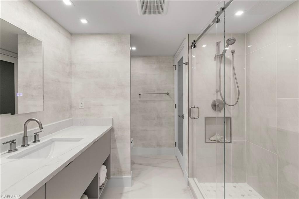 3951 Gulf Shore BLVD N # 205