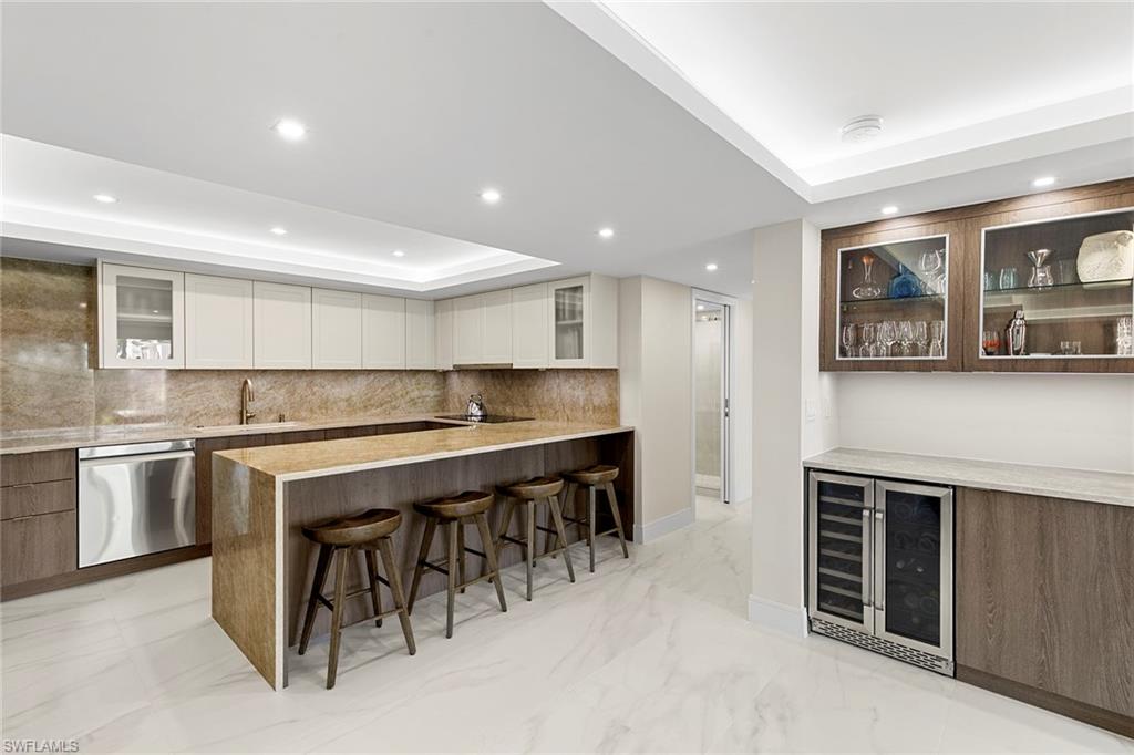 3951 Gulf Shore BLVD N # 205