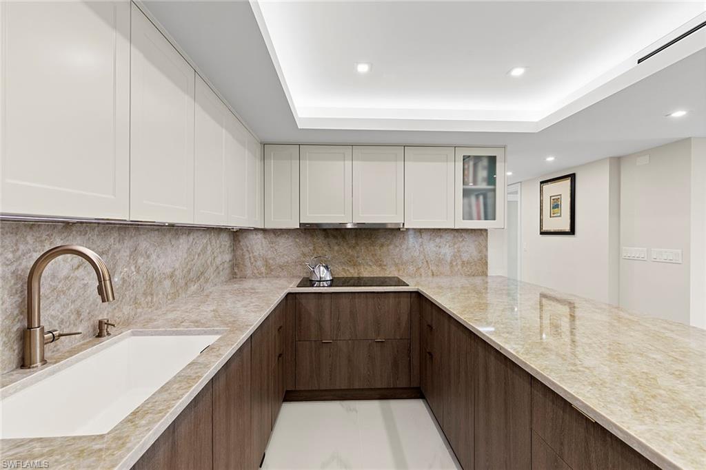 3951 Gulf Shore BLVD N # 205