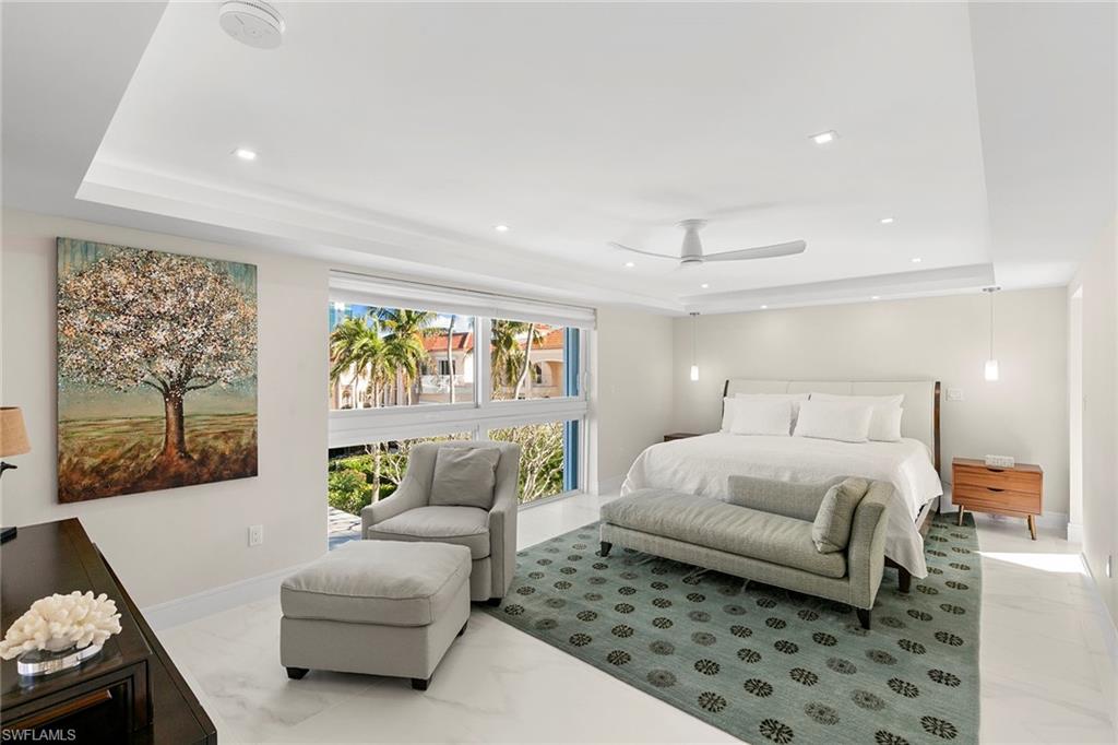 3951 Gulf Shore BLVD N # 205