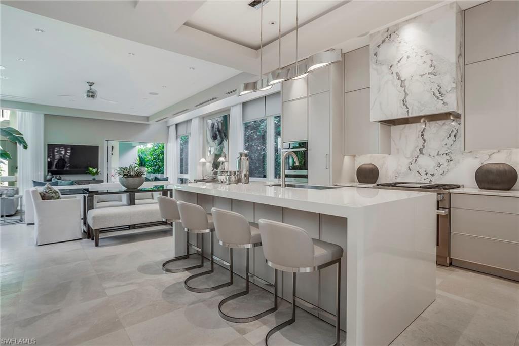 32 6th ST S