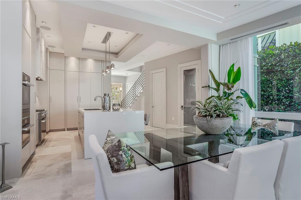 32 6th ST S