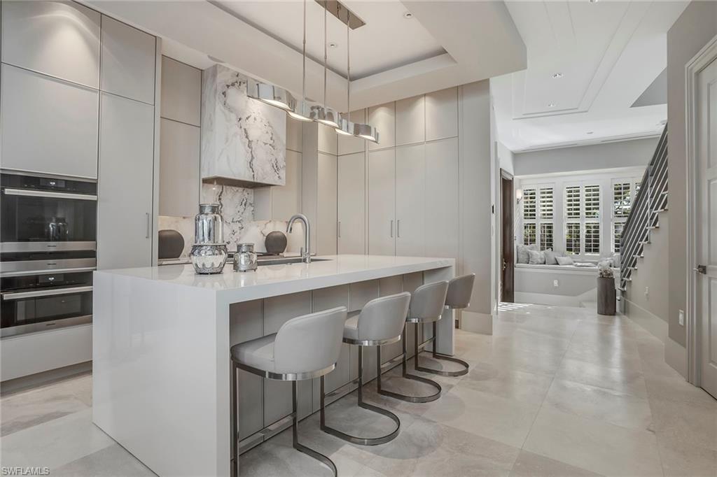 32 6th ST S