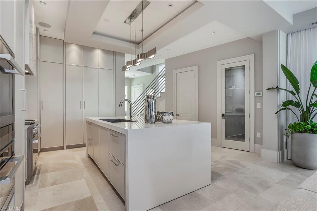 32 6th ST S